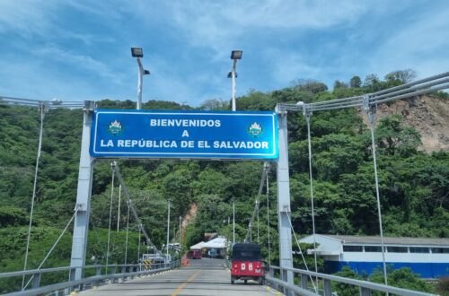 El Salvador border
